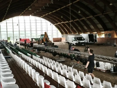 Készül a varázslat a Futó-Dobó Lovasközpontban…