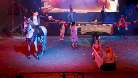 Zápor jött, de az élmény maradt – ilyen volt a péntek este Mórahalmon!